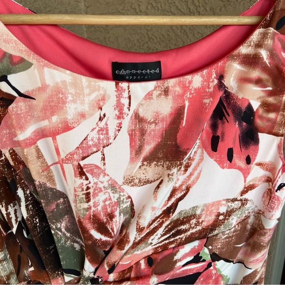 Tropical/Floral Wrap Style Dress ⭐️ Very Flattering Fit - Picture 7 of 9